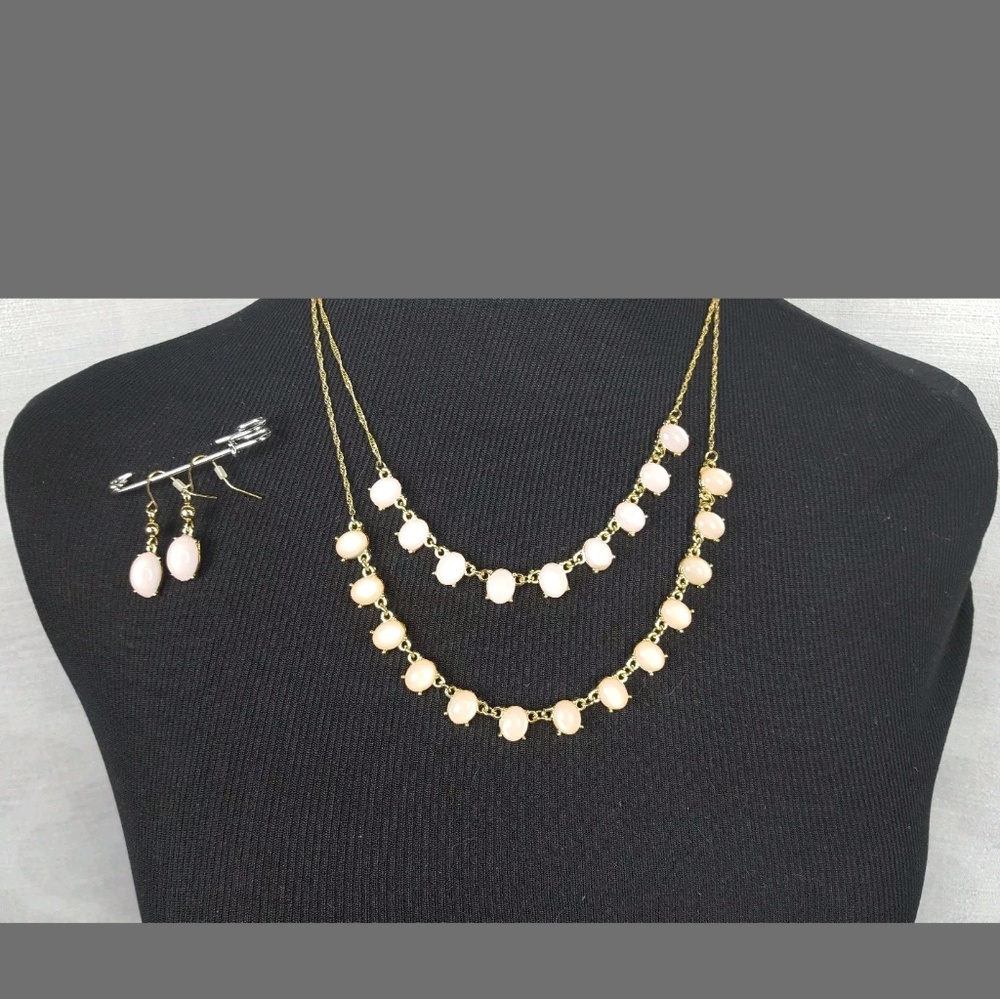 Beautiful pink pearlescent necklace earrings set
